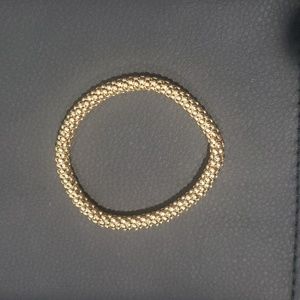 Elastic gold colored fashion bracelet